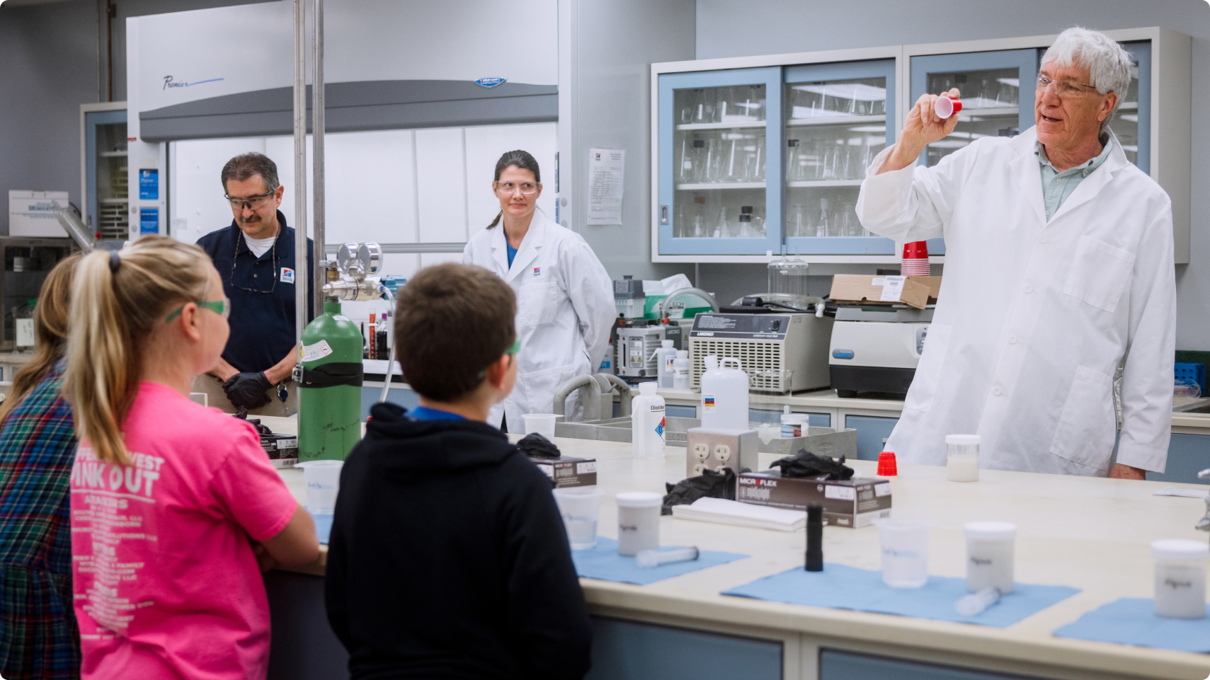 Hill’s Pet Nutrition Centre employees showing lab equipment and materials to children